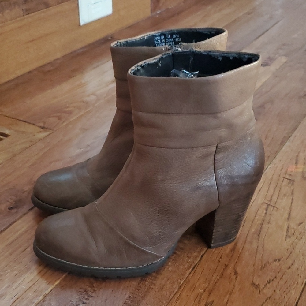 clarks mission tan booties